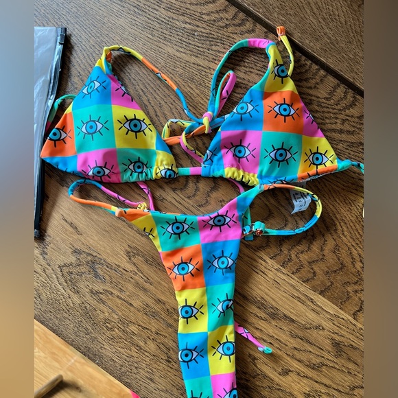 Vibrant Eye Print Thong Bikini Set - Picture 2 of 9